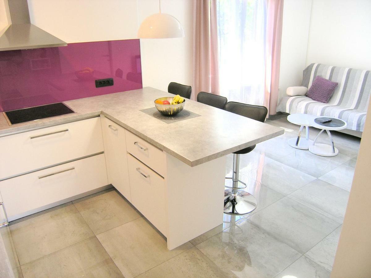 Zora Apartmán