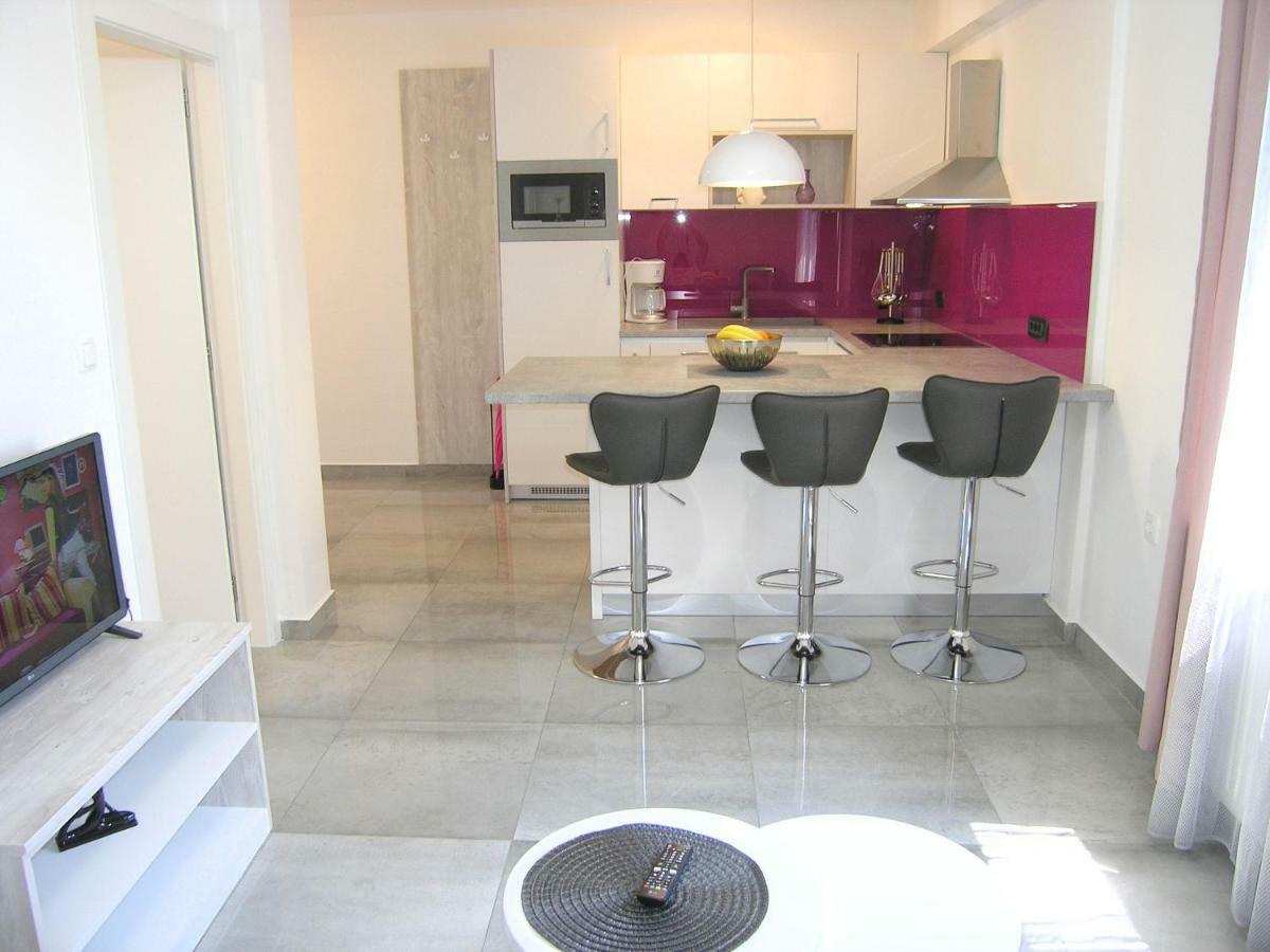 Zora Apartmán *